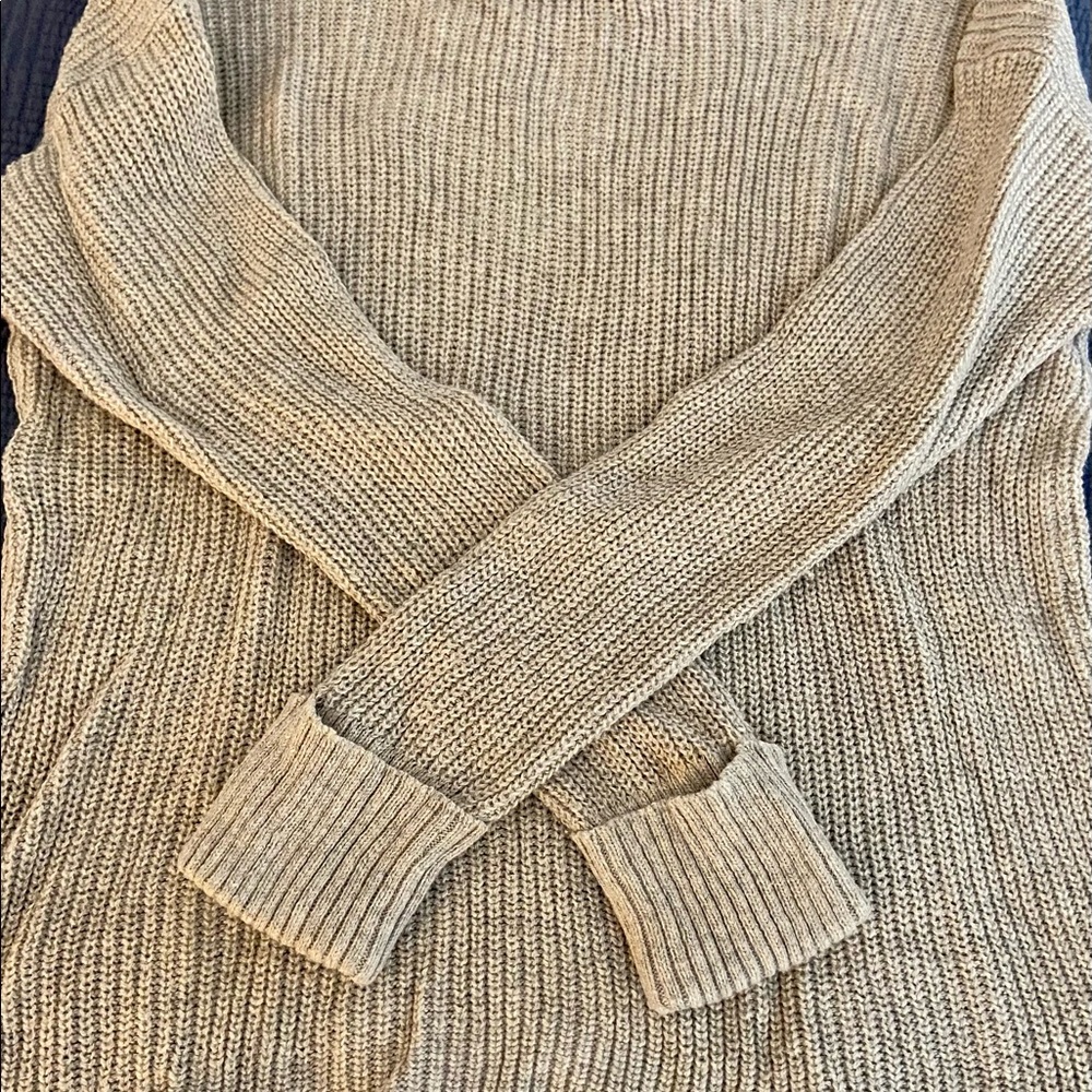 American Eagle womens sweater. Light gray. Size small.